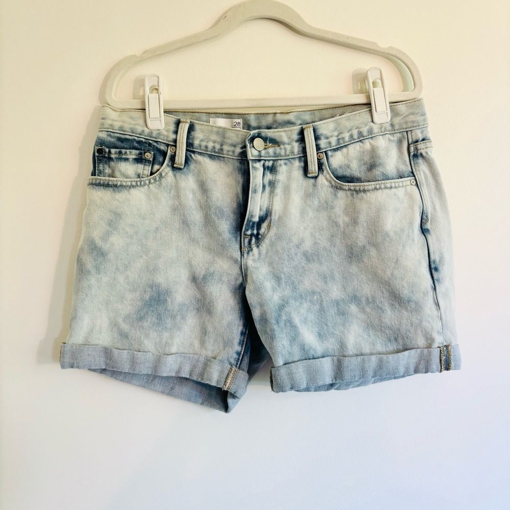 Gap 1969 Sexy Boyfriend Shorts – Bleached Vintage, Rolled Cuff, 5”, Size 28 - Picture 2 of 4